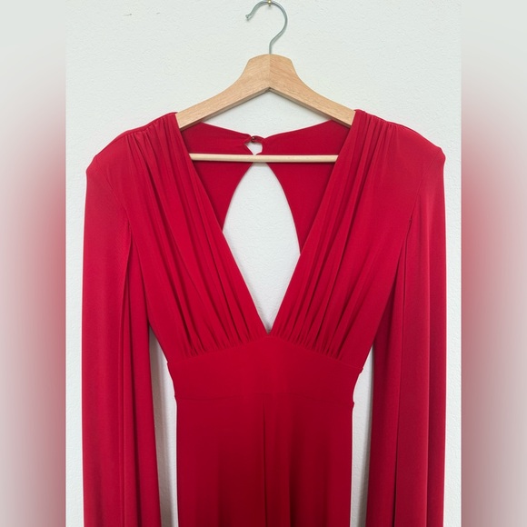 Club L London Red Plunge Front Cape Jumpsuit Size 4 NWT - Picture 6 of 10